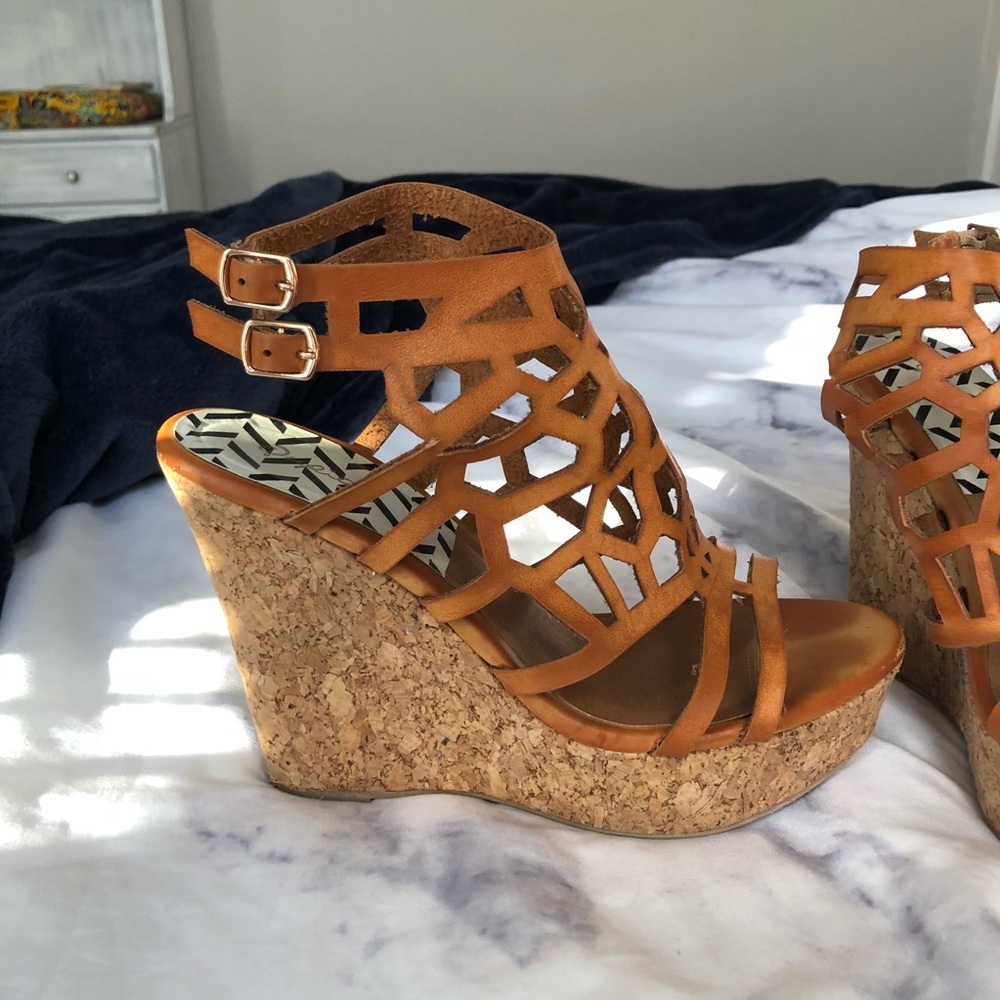 Brown/tan cutout wedges 7.5